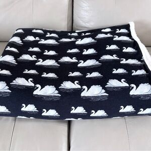 Posh Peanut Plush Blanket - Leia 🦢